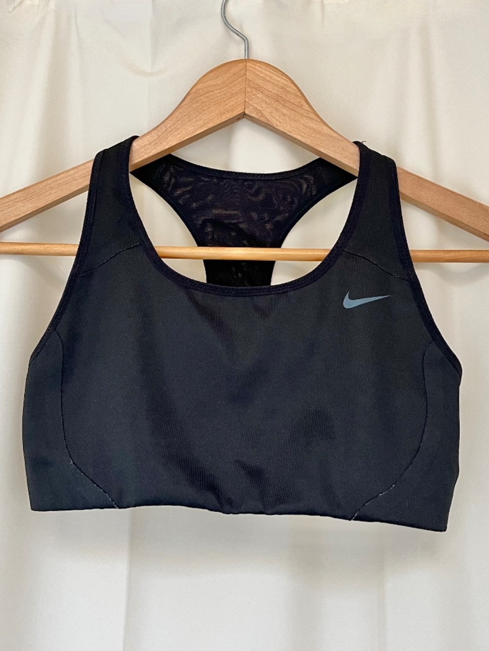 Nike padded black sports bra 548543-010  nwot